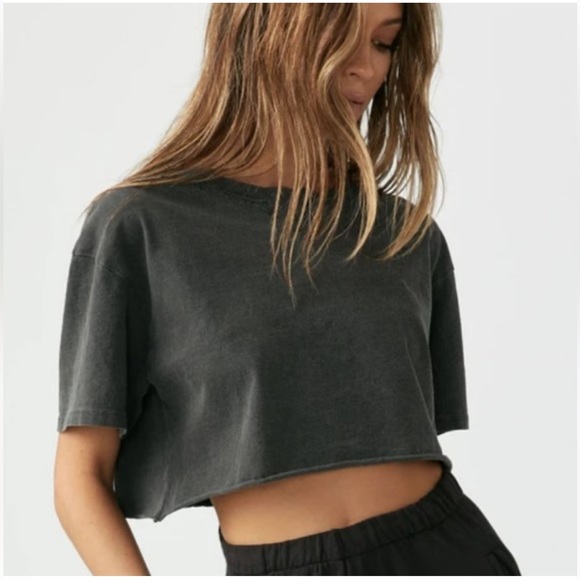 💄2 for 15$💄Old Navy Kids Size 6-7 Grey Tee Fits as a Cropped XS Womens - Picture 1 of 5